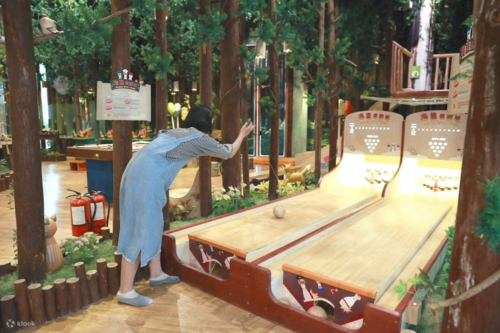 Pirate Bowling - Alerte ! Alerte ! Des pirates ont envahi la forêt ! Nos gardes forestiers se battent contre les pirates, venez les renforcer ! Exercez votre coordination œil-main, tenez fermement la boule en bois et battez ensemble les pirates envahisseu